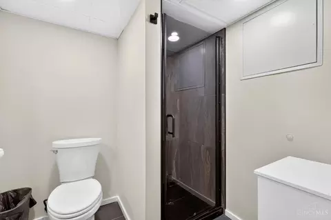 Bath - 7877 State Rd, Cincinnati, OH 45255 photo 5 of 5