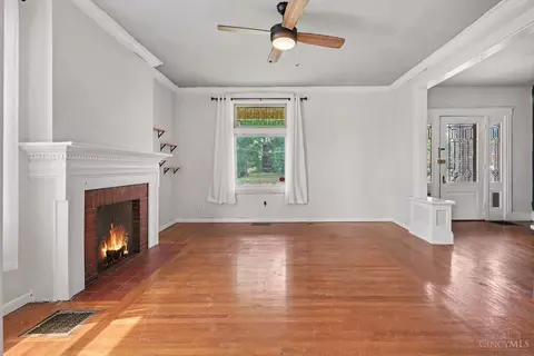 Living - 1000 Overlook Ave, Cincinnati, OH 45238 photo 5 of 6