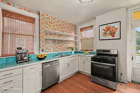Kitchen - 1000 Overlook Ave, Cincinnati, OH 45238 photo 2 of 3
