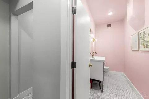 Bath - 16 Thirteenth St, Cincinnati, OH 45202 photo 2 of 7