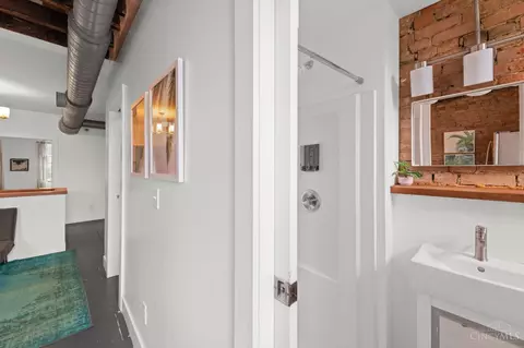 Bath - 16 Thirteenth St, Cincinnati, OH 45202 photo 5 of 7