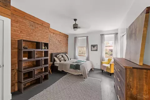 Bedroom - 16 Thirteenth St, Cincinnati, OH 45202 photo 6 of 12