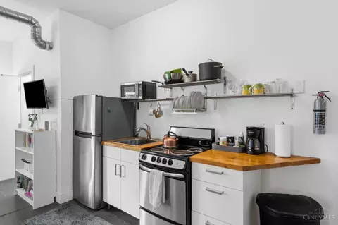 Kitchen - 16 Thirteenth St, Cincinnati, OH 45202 photo 2 of 6
