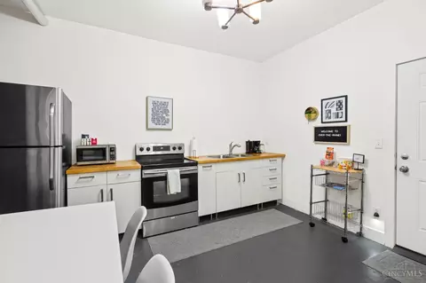 Kitchen - 16 Thirteenth St, Cincinnati, OH 45202 photo 5 of 6