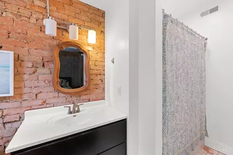Bath - 16 Thirteenth St, Cincinnati, OH 45202 photo 6 of 7