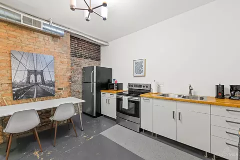 Kitchen - 16 Thirteenth St, Cincinnati, OH 45202 photo 6 of 6