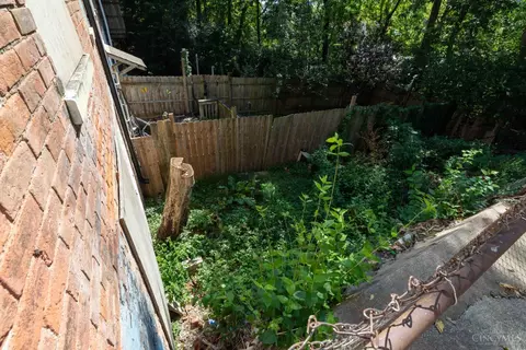 Exterior - 1575 Tremont St, Cincinnati, OH 45214 photo 3 of 4
