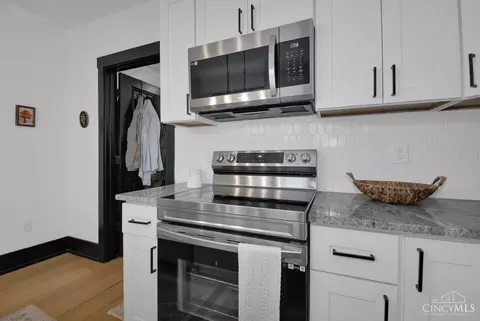 Kitchen - 3021 Melrose Ave, Cincinnati, OH 45206 photo 8 of 9