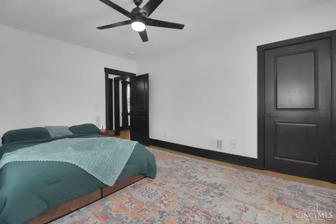 Bedroom - 3021 Melrose Ave, Cincinnati, OH 45206 photo 2 of 4