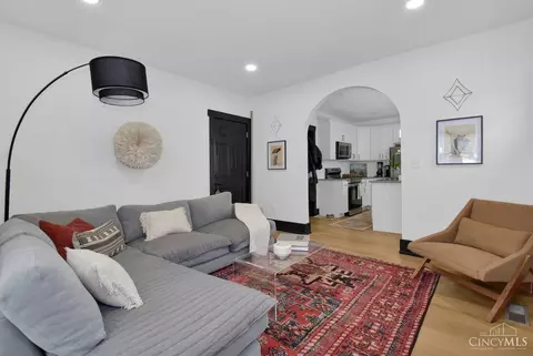 Living - 3021 Melrose Ave, Cincinnati, OH 45206 photo 1 of 2