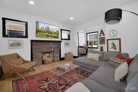 Living - 3021 Melrose Ave, Cincinnati, OH 45206 photo 2 of 2