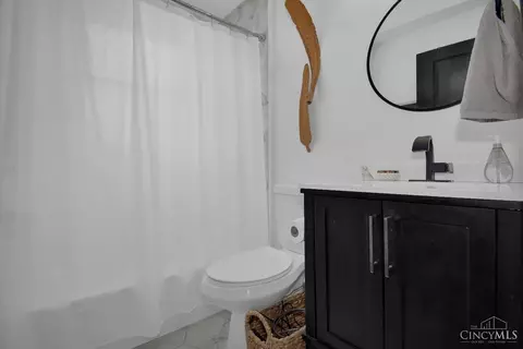 Bath - 3021 Melrose Ave, Cincinnati, OH 45206 photo 2 of 2