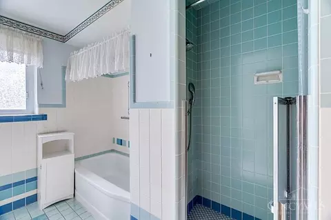 Bath - 6955 Carroll Ave, Cincinnati, OH 45236 photo 4 of 8