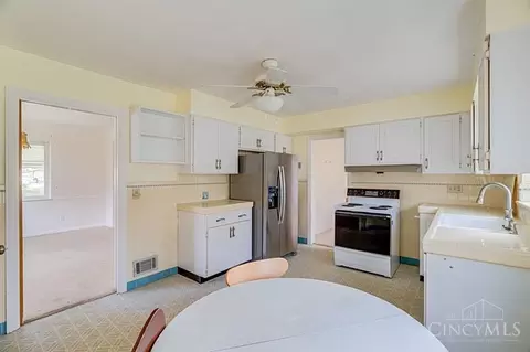 Kitchen - 6955 Carroll Ave, Cincinnati, OH 45236 photo 5 of 7