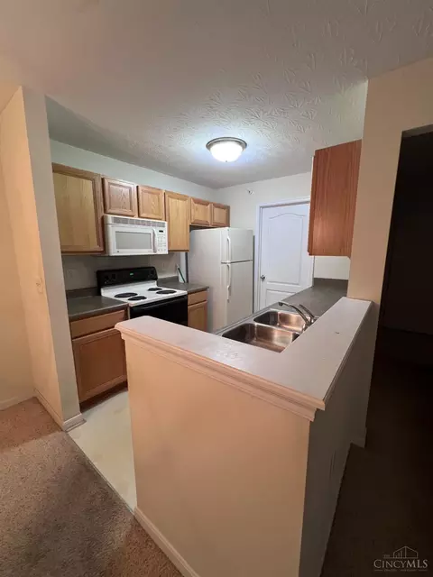 Kitchen - 3414 N Bend Rd, Cincinnati, OH 45239 photo 1 of 2