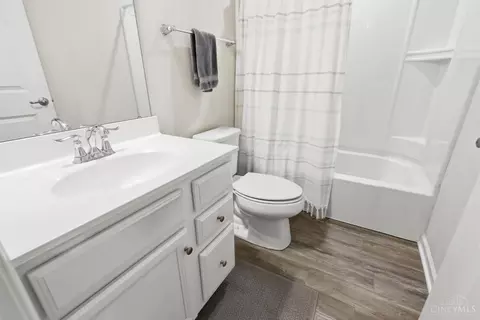 Bath - 822 Blackcomb Dr, Cincinnati, OH 45244 photo 5 of 5
