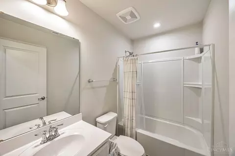 Bath - 822 Blackcomb Dr, Cincinnati, OH 45244 photo 3 of 3
