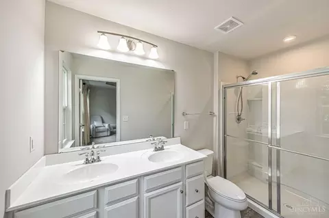 Bath - 822 Blackcomb Dr, Cincinnati, OH 45244 photo 1 of 3