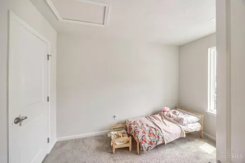 Bedroom - 822 Blackcomb Dr, Cincinnati, OH 45244 photo 8 of 10