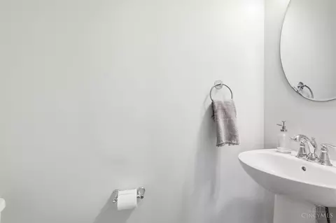 Bath - 822 Blackcomb Dr, Cincinnati, OH 45244 photo 1 of 5