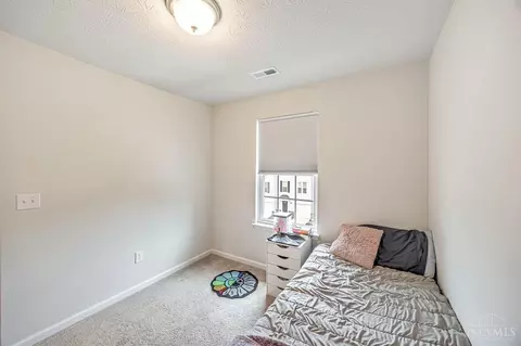 Bedroom - 822 Blackcomb Dr, Cincinnati, OH 45244 photo 7 of 10