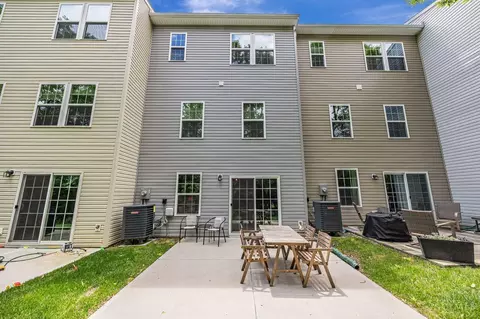 Exterior - 822 Blackcomb Dr, Cincinnati, OH 45244 photo 5 of 6