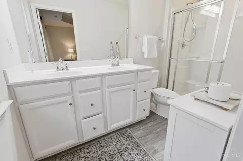 Bath - 822 Blackcomb Dr, Cincinnati, OH 45244 photo 3 of 5