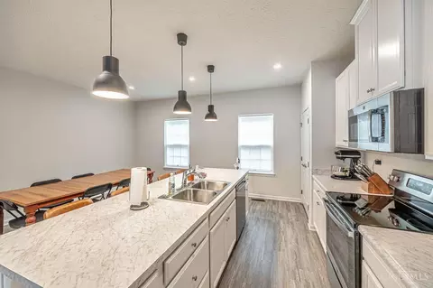 Kitchen - 822 Blackcomb Dr, Cincinnati, OH 45244 photo 4 of 4