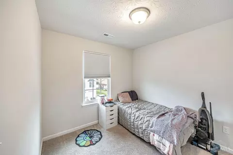 Bedroom - 822 Blackcomb Dr, Cincinnati, OH 45244 photo 5 of 10