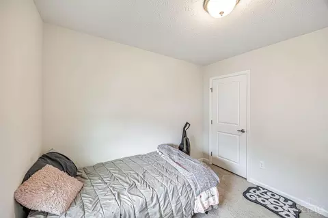 Bedroom - 822 Blackcomb Dr, Cincinnati, OH 45244 photo 6 of 10