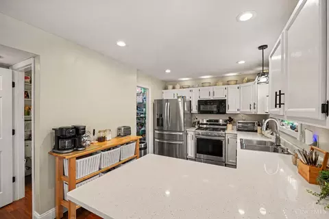 Kitchen - 693 Mockingbird Ln, Cincinnati, OH 45244 photo 3 of 3