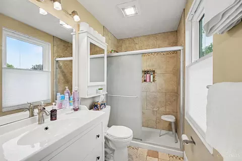 Bath - 693 Mockingbird Ln, Cincinnati, OH 45244 photo 2 of 3