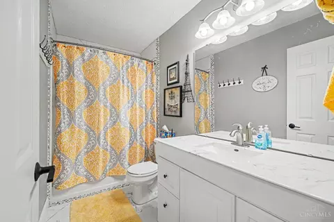 Bath - 693 Mockingbird Ln, Cincinnati, OH 45244 photo 3 of 3
