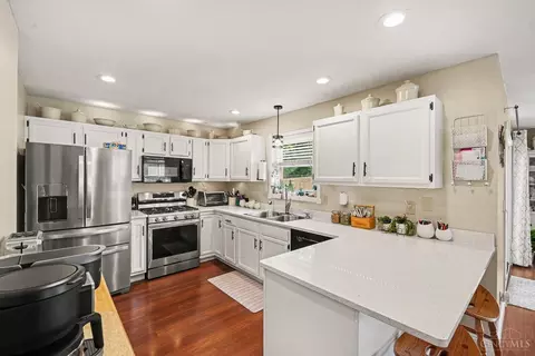 Kitchen - 693 Mockingbird Ln, Cincinnati, OH 45244 photo 2 of 3