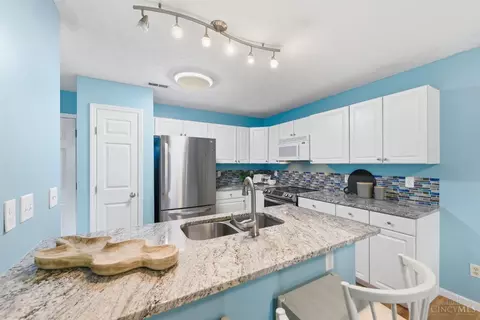 Kitchen - 6433 Eagleview Dr, Mason, OH 45040 photo 3 of 3