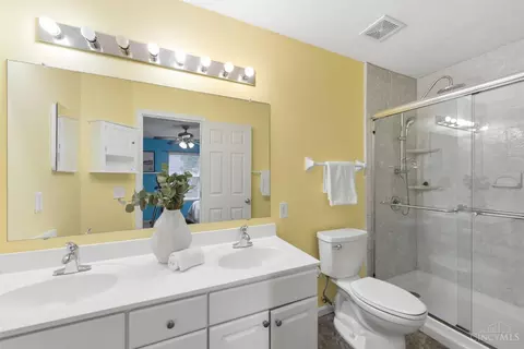Bath - 6433 Eagleview Dr, Mason, OH 45040 photo 2 of 5