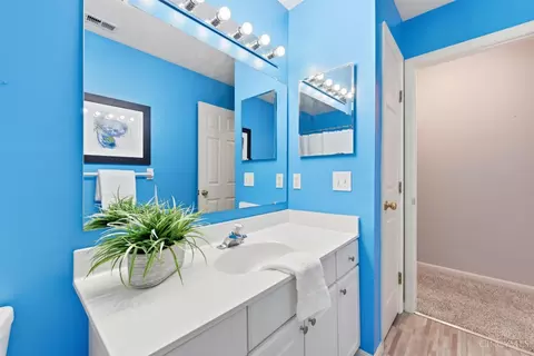 Bath - 6433 Eagleview Dr, Mason, OH 45040 photo 4 of 5