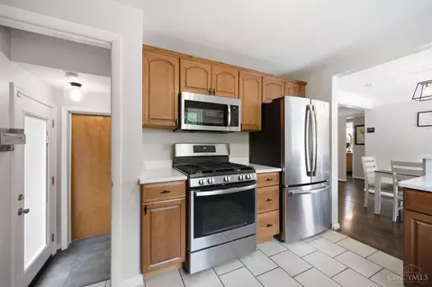 Kitchen - 4570 Hunt Rd, Blue Ash, OH 45242 photo 7 of 8