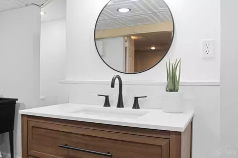 Bath - 4570 Hunt Rd, Blue Ash, OH 45242 photo 4 of 5