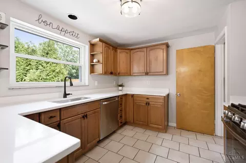 Kitchen - 4570 Hunt Rd, Blue Ash, OH 45242 photo 2 of 8