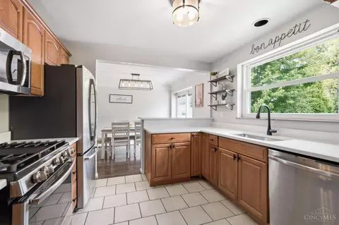 Kitchen - 4570 Hunt Rd, Blue Ash, OH 45242 photo 5 of 8