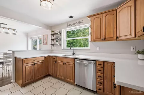 Kitchen - 4570 Hunt Rd, Blue Ash, OH 45242 photo 8 of 8