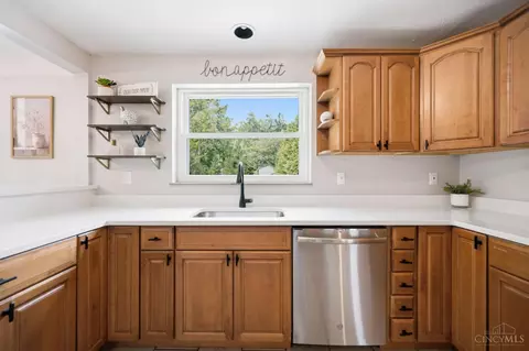 Kitchen - 4570 Hunt Rd, Blue Ash, OH 45242 photo 3 of 8