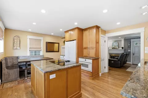 Kitchen - 3307 Maplecrest Pl, Cincinnati, OH 45209 photo 2 of 4