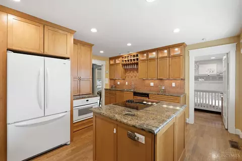 Kitchen - 3307 Maplecrest Pl, Cincinnati, OH 45209 photo 3 of 4