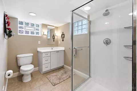 Bath - 3307 Maplecrest Pl, Cincinnati, OH 45209 photo 3 of 4