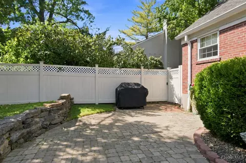 Exterior - 3307 Maplecrest Pl, Cincinnati, OH 45209 photo 4 of 8
