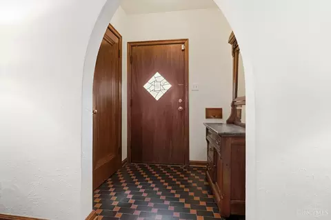 Entry Way - 2898 Temple Ave, Cincinnati, OH 45211 photo 1 of 5