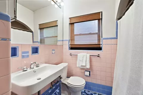 Bath - 2898 Temple Ave, Cincinnati, OH 45211 photo 1 of 3