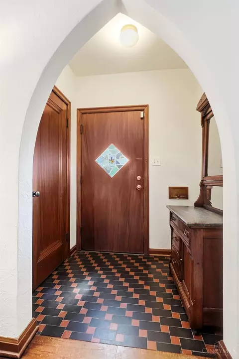 Entry Way - 2898 Temple Ave, Cincinnati, OH 45211 photo 2 of 5